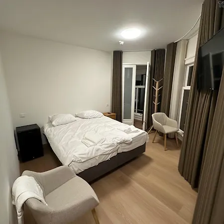 Voyagers * Amsterdam